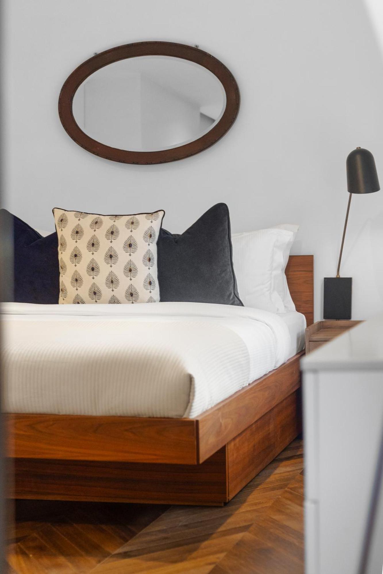 Contemporary 2-bedroom Escape In Notting Hill