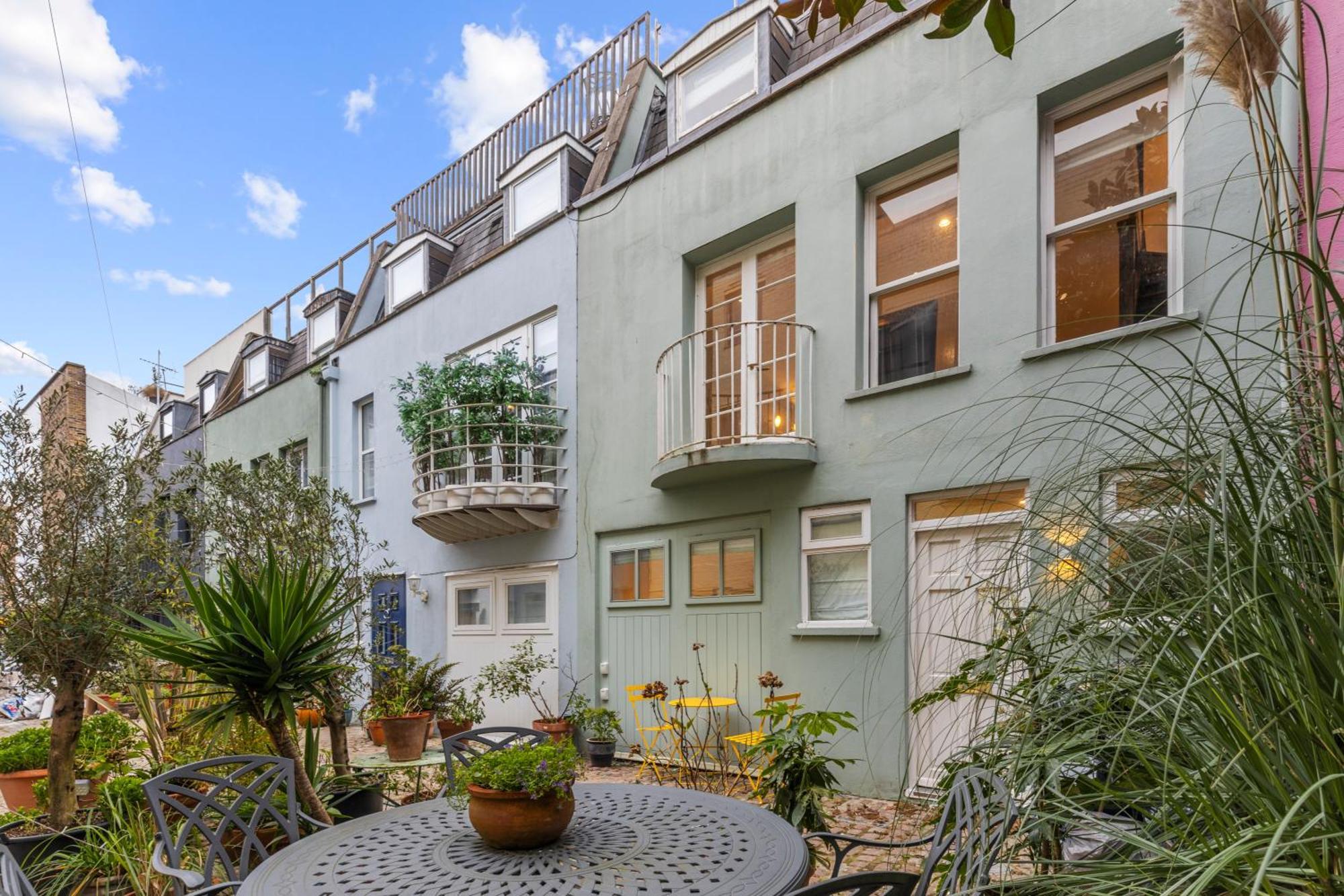 Contemporary 2-bedroom Escape In Notting Hill Apartment