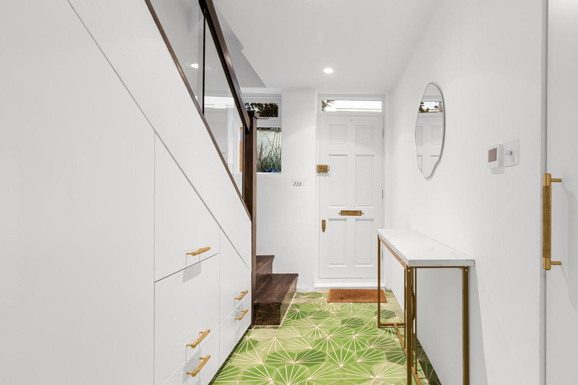 Contemporary 2-bedroom Escape In Notting Hill