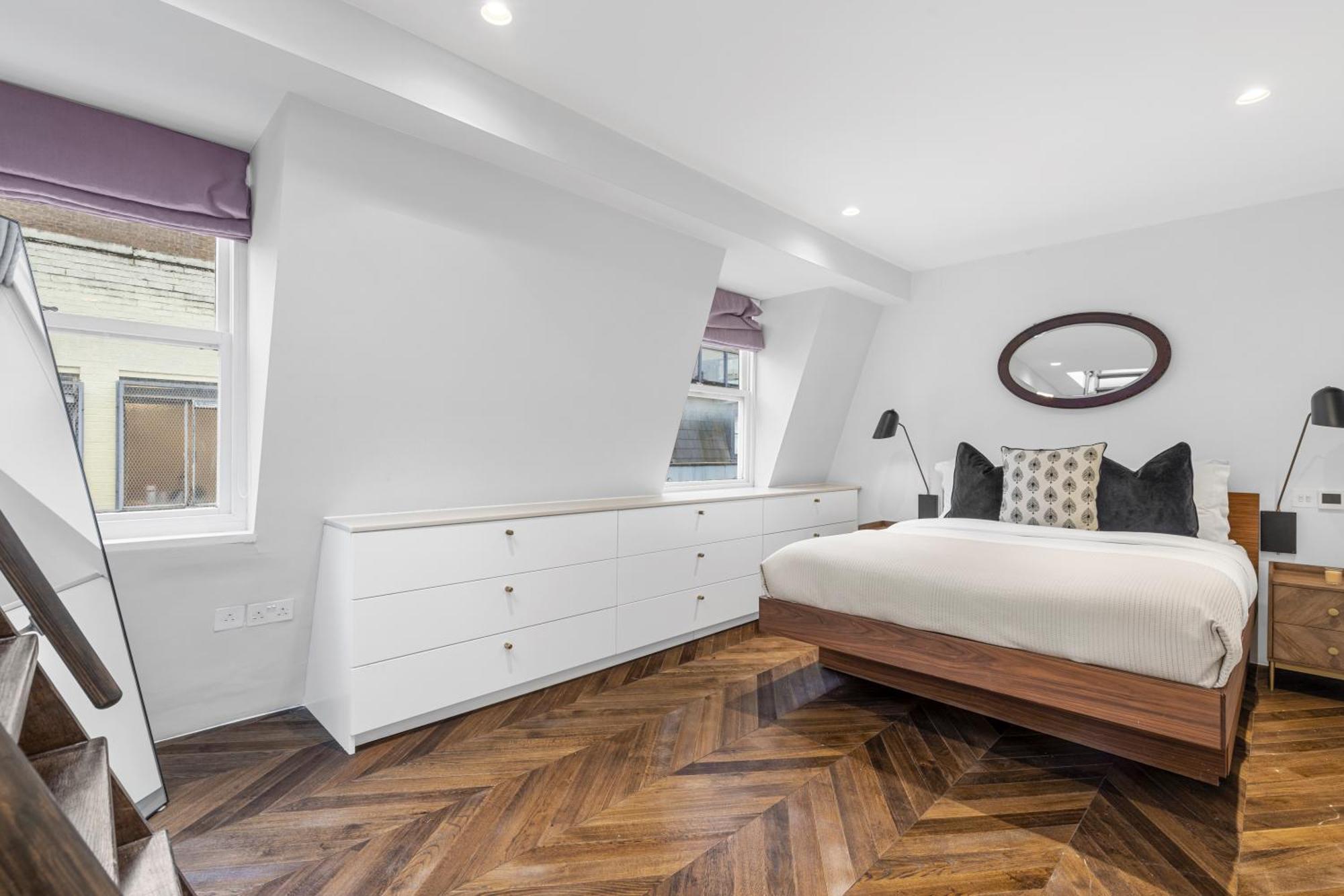 Contemporary 2-bedroom Escape In Notting Hill Apartment