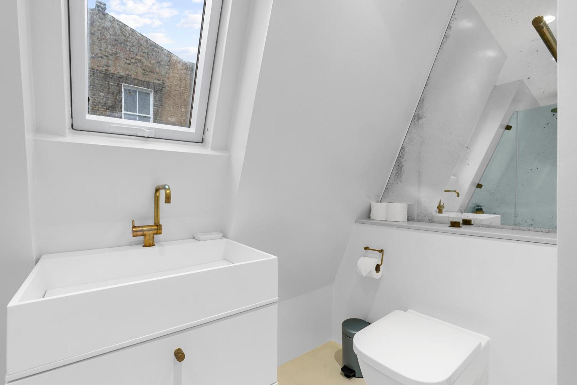Contemporary 2-bedroom Escape In Notting Hill Apartment